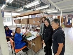 LINE_ALBUM_ดูงานศูนย์ศิลปชีพบางไทร จ_พระนครศรีอยุธยา_251124_124.jpg - โครงการเทิดทูล ชาติ ศาสนา พระมหากษัตริย์ รวมพลังแห่งความภัคดีของประชาชนเทศบาลตำบลสันป่าตอง  | https://www.sanpatong.go.th